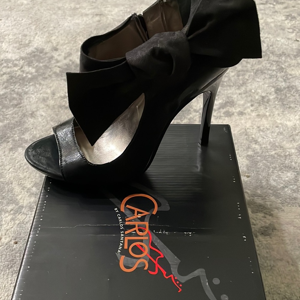 CARLOS SANTANA sexy black heels with suede ankle bows 8M